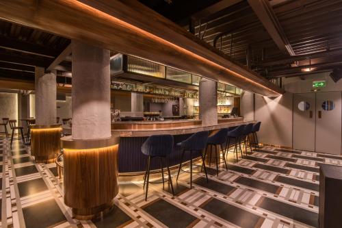 37th Crescent Hotel Bengaluru Racecourse - 바/라운지