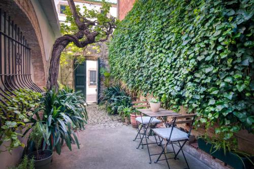 Five-Bedroom House room in Cal Noi