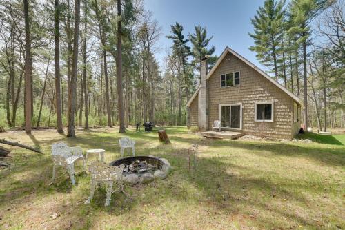 Roscommon Cottage in Huron National Forest!