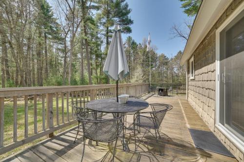 Roscommon Cottage in Huron National Forest! in Roscommon, USA