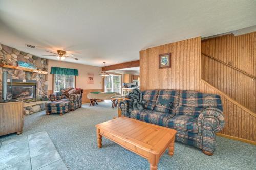 Roscommon Cottage in Huron National Forest! in Roscommon, USA