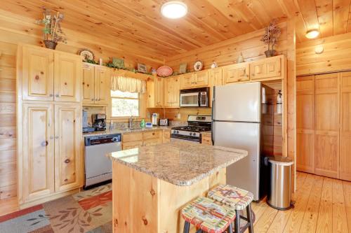 Peaceful Mineral Bluff Vacation Rental with Hot Tub in Mineral Bluff, USA