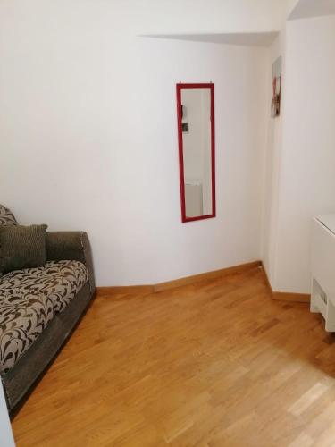 One-Bedroom Apartment image 3