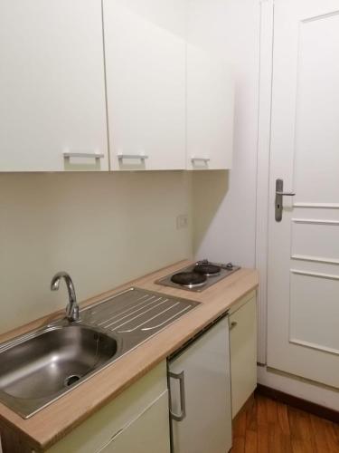 One-Bedroom Apartment image 5