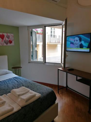 One-Bedroom Apartment image 6