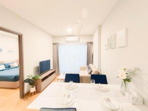 อพาร์ตเมนต์พร้อมวิวภูเขา (Apartment with Mountain View)