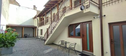 Old Town Cataleya - image 3