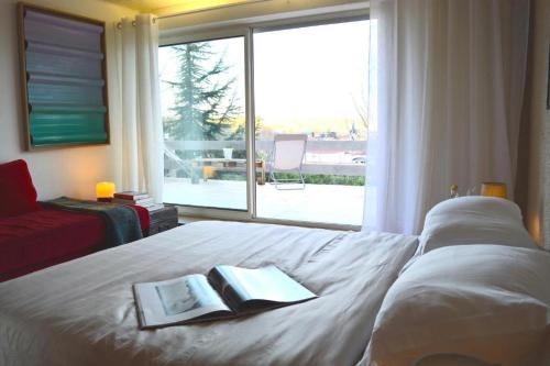 2 double beds, 1 twin bed