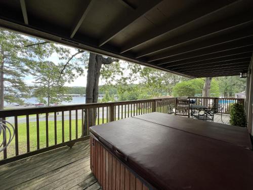 C1 - Mountain Harbor Lodge cottage on Lake Ouachita, Mount Ida