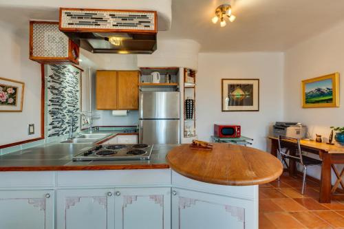 Adobe Escape with Views - Near Taos Ski Valley! - image 2