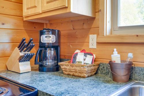 Lakefront Columbia Cabin with Dock and Peaceful Views! - image 7