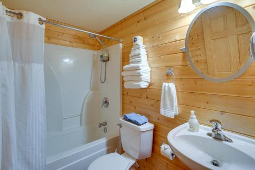 Lakefront Columbia Cabin with Dock and Peaceful Views! - image 3