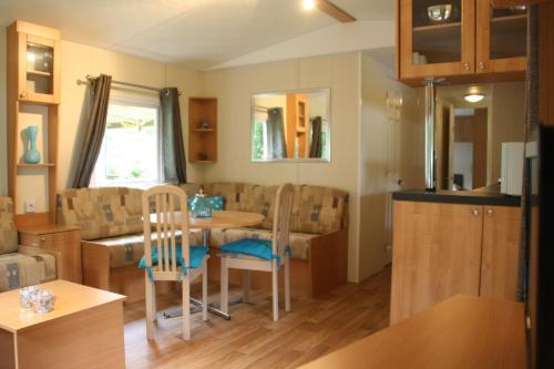 Chalet with large veranda 6p centrally located in National Park, Swimming pool 168 in Wateren