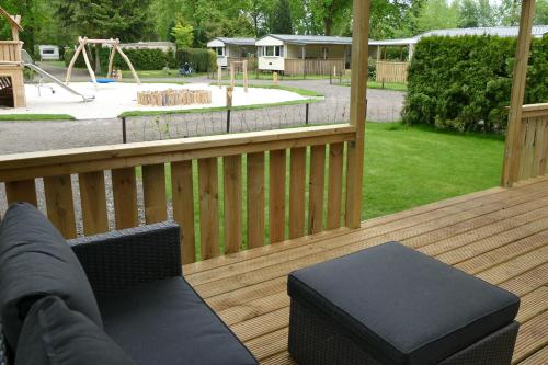 Chalet with large veranda 6p centrally located in National Park, Swimming pool 168 in Wateren