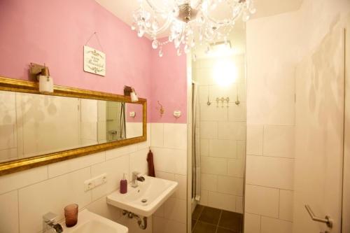 Queen Room with Shared Bathroom