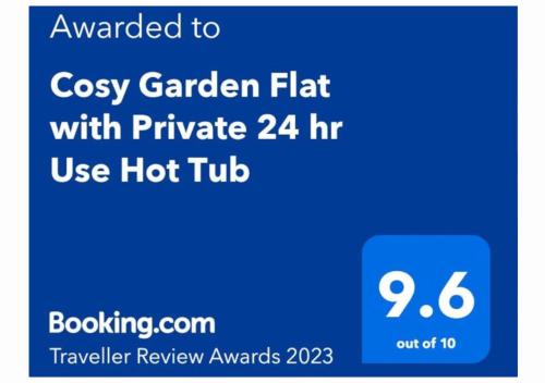 Cosy Garden Flat, Private Roofed Hot Tub & Four Poster Bed