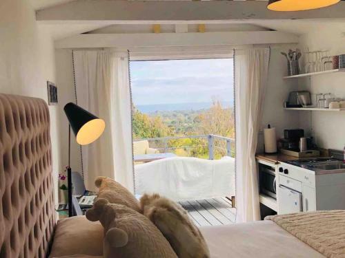 Cozy Malibu Getaway, Short Drive to Beach & Hike