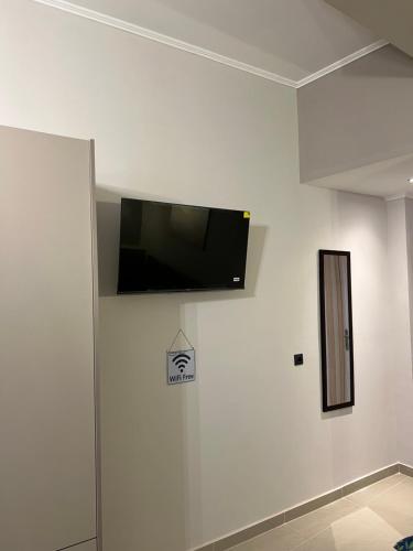 Johns Cozy apartments -10 min from Athens Airport Self Check-In! 5