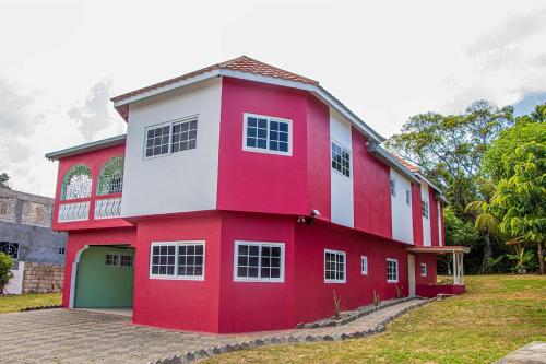 The Hamilton's Nature Villa in Saint Ann's Bay