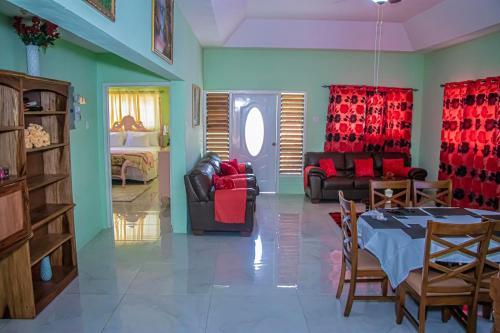 The Hamilton's Nature Villa in Saint Ann's Bay