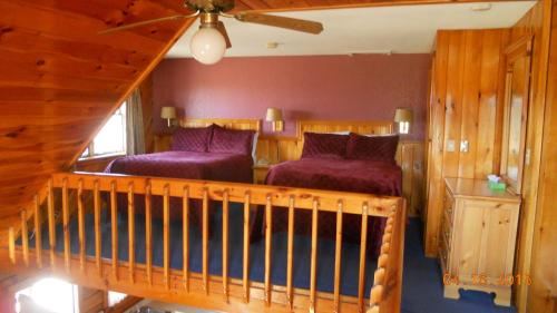 2 bedrooms, 4 beds