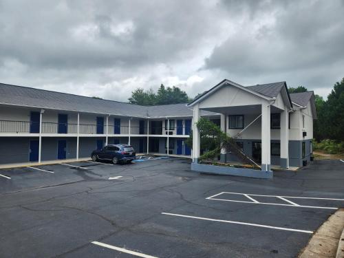 Days Inn by Wyndham Dahlonega - image 12