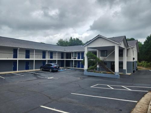 Days Inn by Wyndham Dahlonega University Area