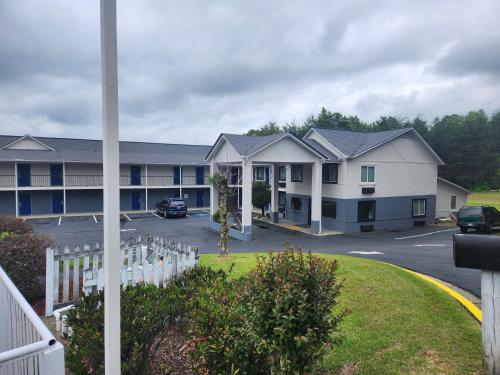 Days Inn by Wyndham Dahlonega University Area in Dahlonega, USA
