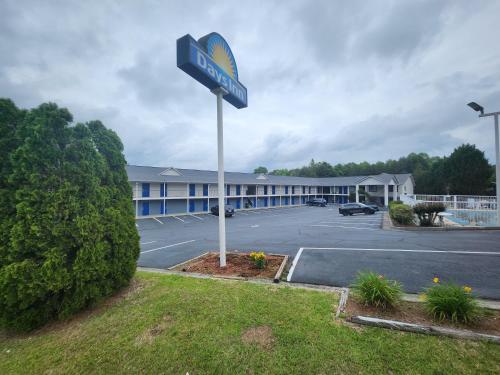 Days Inn by Wyndham Dahlonega University Area