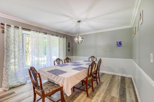 Dog-Friendly Fayetteville Home with Fenced Yard! in Fayetteville (GA)