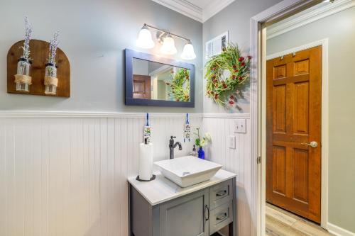 Dog-Friendly Fayetteville Home with Fenced Yard! in Fayetteville (GA)