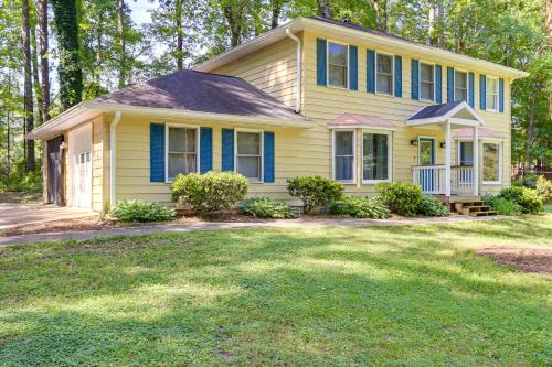 Dog-Friendly Fayetteville Home with Fenced Yard! in Fayetteville (GA)