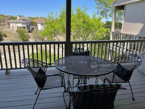 Lake Travis Oasis next to Pool, Marina, Boat ramp in Point Venture (TX)