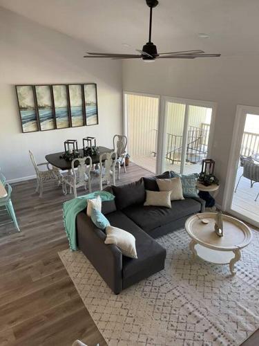 Lake Travis Oasis next to Pool, Marina, Boat ramp in Point Venture (TX)