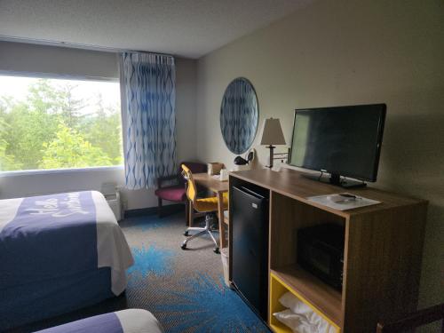 Days Inn by Wyndham Dahlonega - image 6
