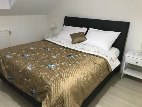 2 queen beds