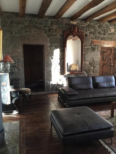 kawasan lounge/TV kongsi, Chateau du Puech in Laguiole