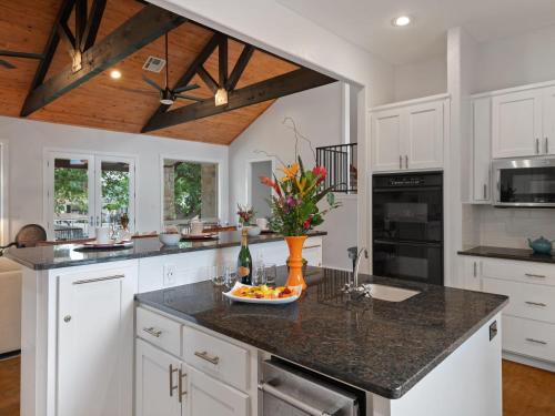 Waterfront Home with Boat Slip, Spacious Outdoor Patio and a Fenced Yard in Horseshoe Bay (TX)