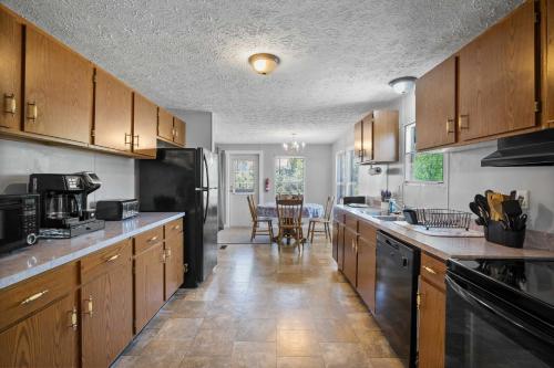 Eatonton Home with Dock and Lake Sinclair Views! - image 2