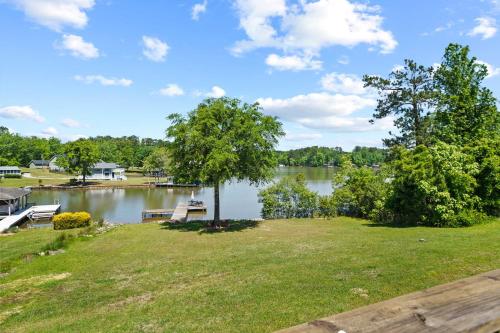 Eatonton Home with Dock and Lake Sinclair Views! - image 7