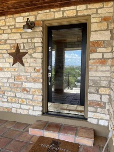 Lakeview Bungalow-Access to Lake, Pool, Gym, &Park in Lago Vista, USA