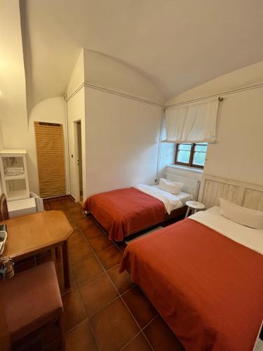 Economy Twin Room