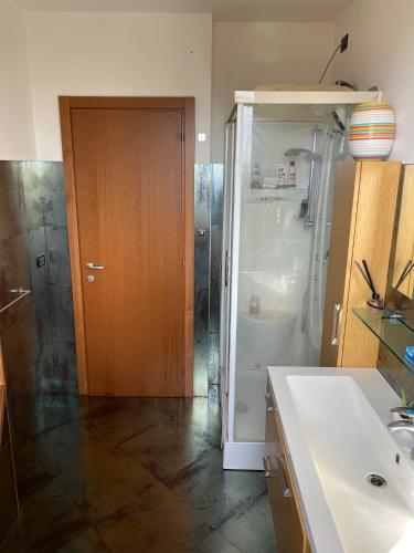  Whitehorse Condo: center, ocean and mountain view in Silvi Marina