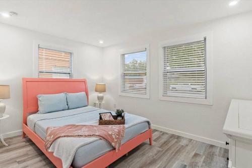 Quaint Gulfport Beach Bungalow in جالفبورت - فلوريدا