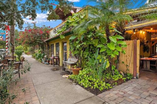 Quaint Gulfport Beach Bungalow in جالفبورت - فلوريدا