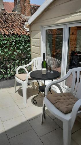 Gîte Déco - Belle maison dans le quartier historique calme avec terrasse privée