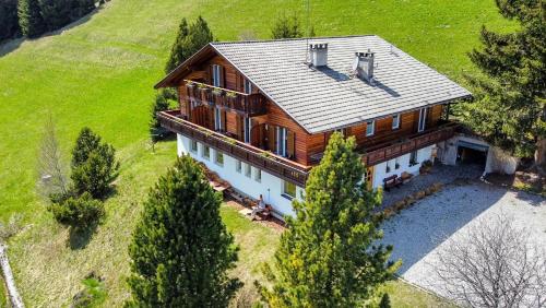 Apartment with Mountain View