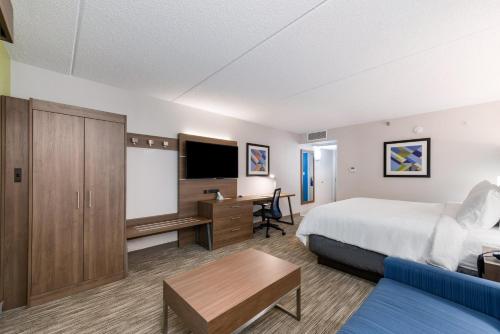 Holiday Inn Express Naperville, an IHG Hotel