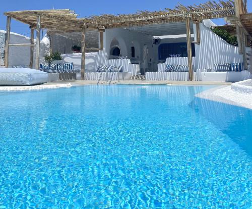  Apsenti couples only in Agios Ioannis Mykonos