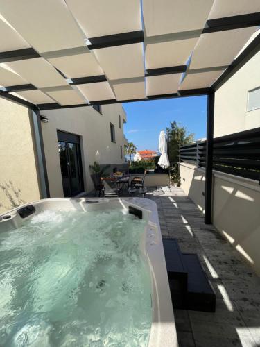 2 bedrooms, 3 beds